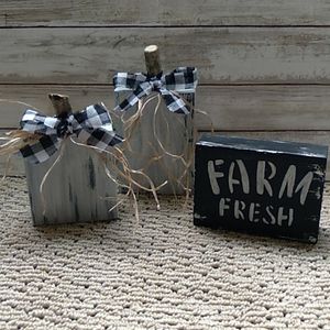 Rustic farmhouse pumpkins block trio
